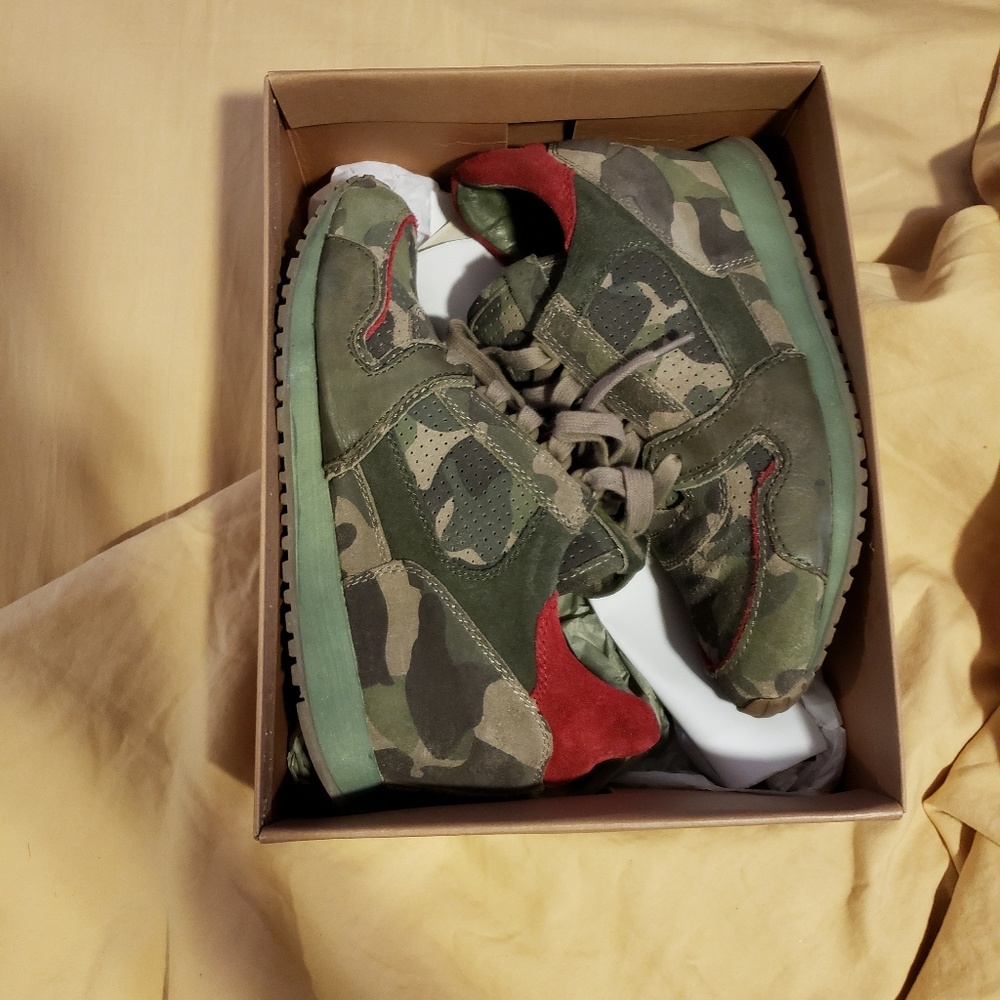 Fatigue & Red Ash Sneakers